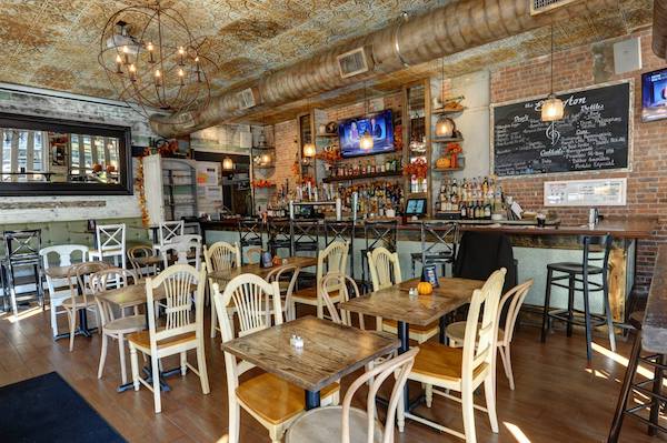 Women Owned Restaurants: The Ellington Interior