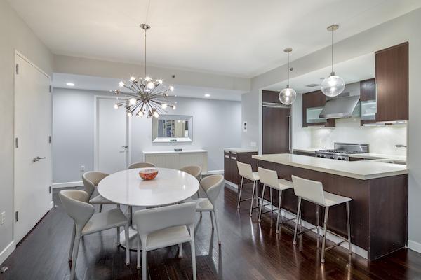 buying selling apartments same time