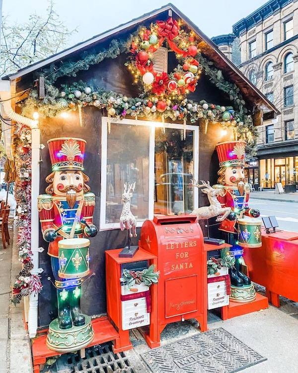 Il Violino Christmas Setup