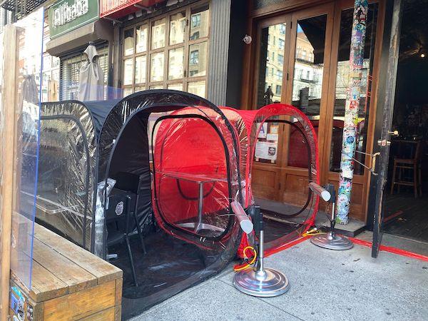 e’s BAR Heated Dining Pods