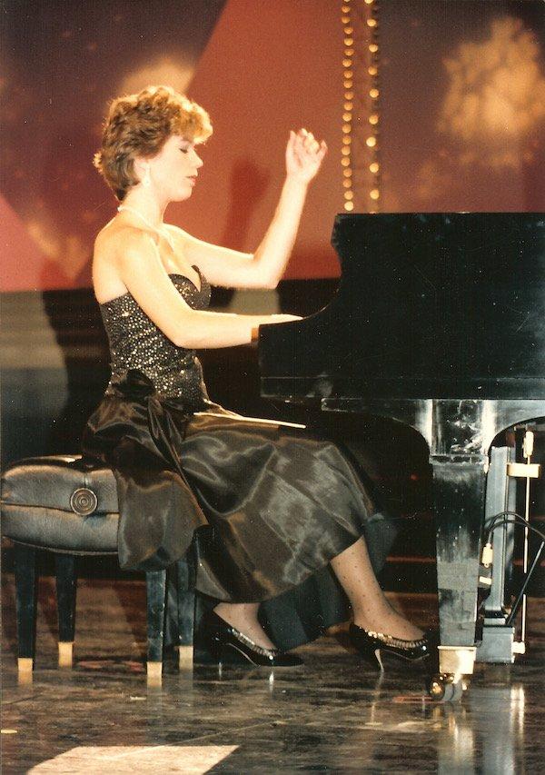 Erica on Miss America stage 1985