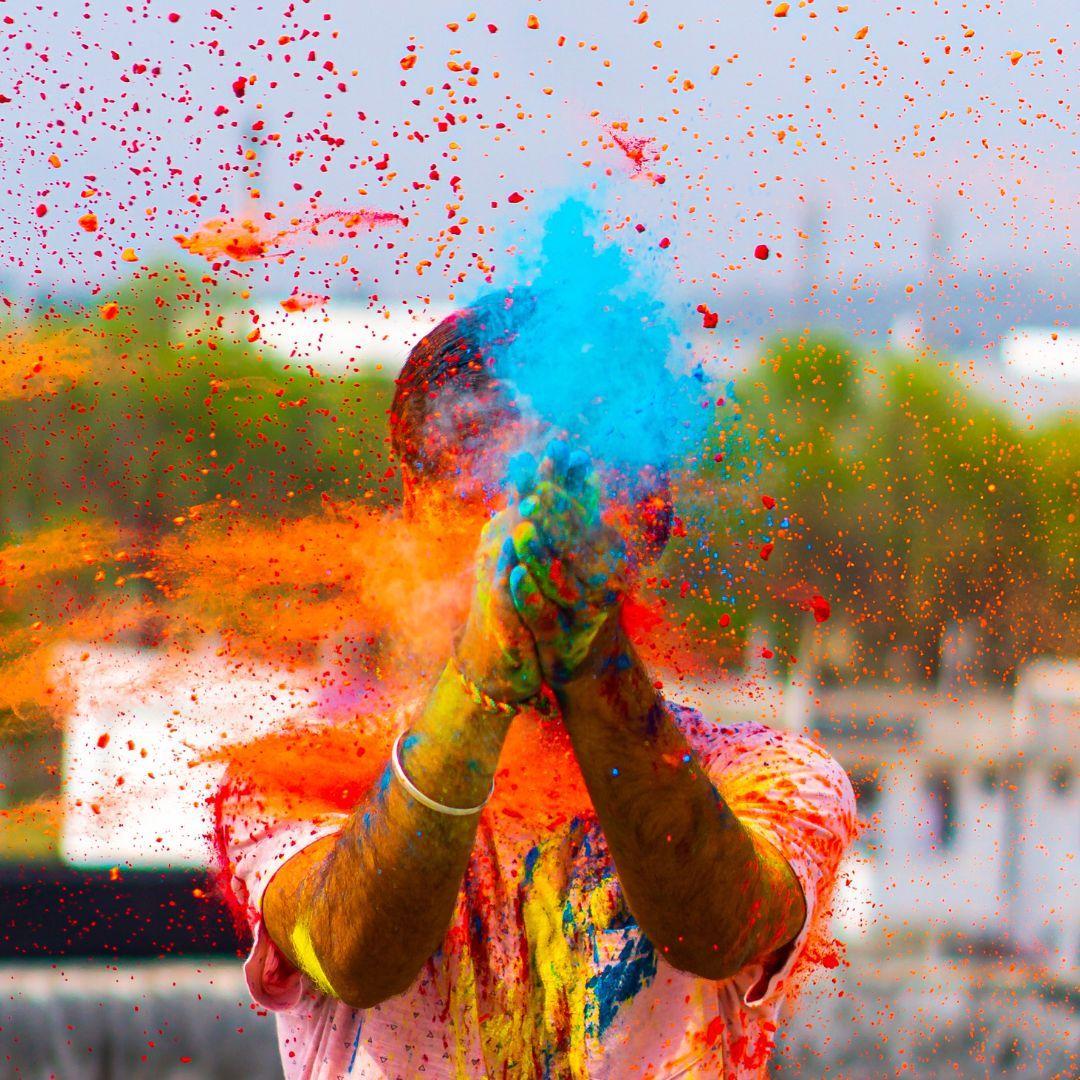 Holi Waterline Square