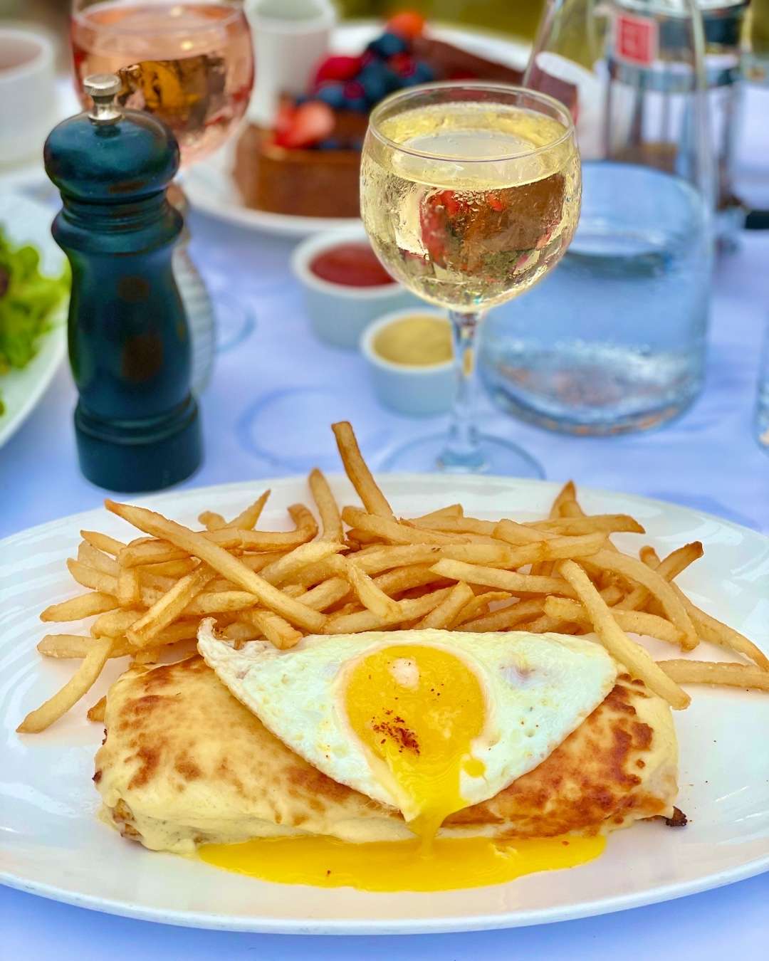 cafe lux brunch