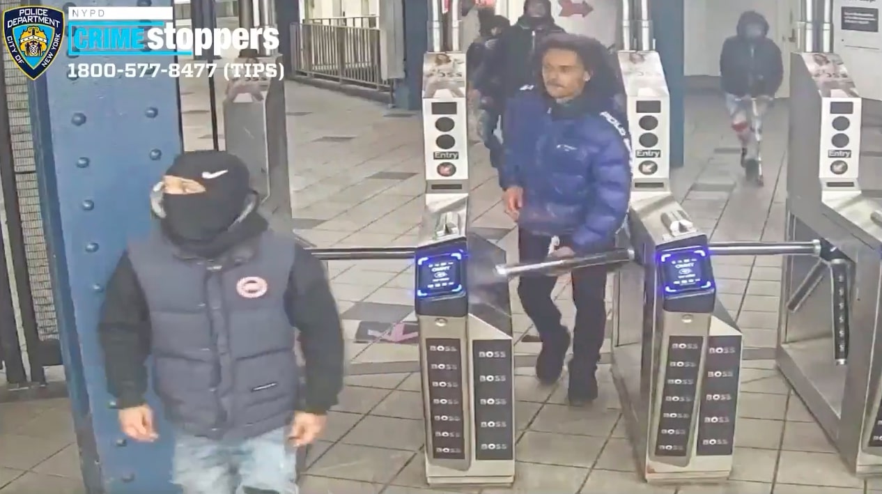 suspects escape after columbus circle subway attack