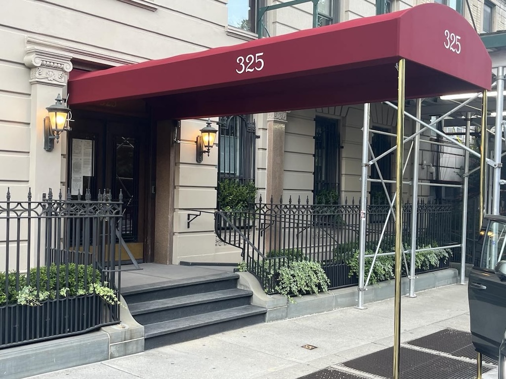 325 Central Park West awning