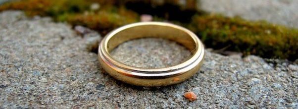 76 Year Old Woman Loses Wedding Ring During Evening Clap