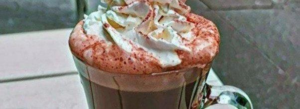 Our Guide to Hot Cocktails to Warm Up Your Winters!