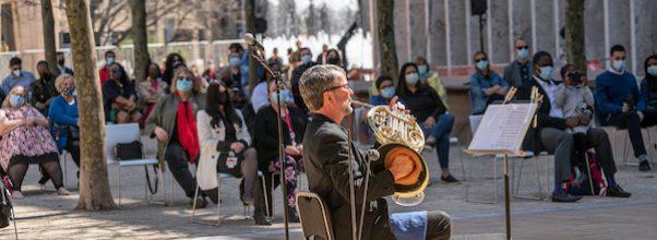 New York Philharmonic Performs Outdoors for Healthcare Workers