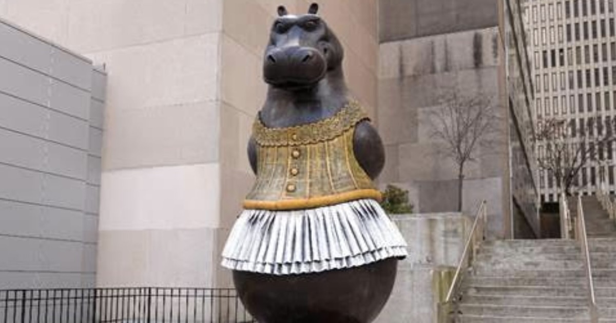 定番のお歳暮 Hippo Ballerina Returns to the Upper West Side 靴