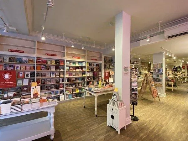 ブランド品専門の Strand Bookstore Inside Look - UWS on OPEN Now その他